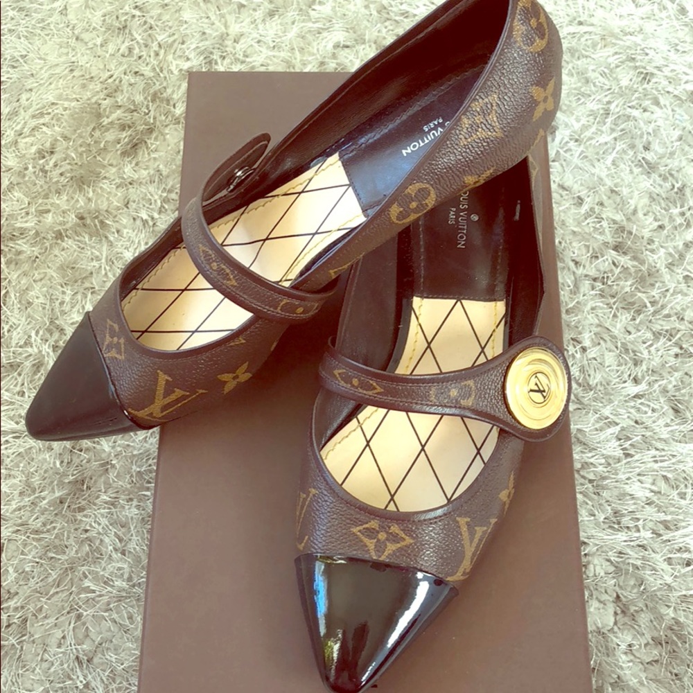 Louis Vuitton flats